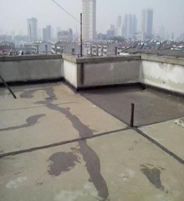 郑州中牟漏水维修 楼顶漏水是什么原因，楼顶漏水维修方法是什么?